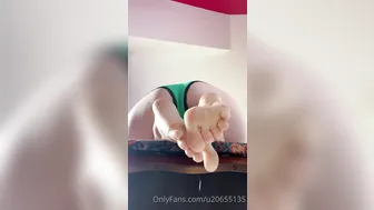 junifurmoon onlyfans find her masturbating