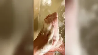 junifurmoon onlyfans girl with a beautiful body performs a striptease