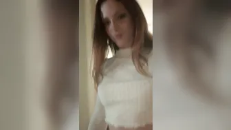 carrieemberlyn onlyfans sexy babe gently caresses pussy