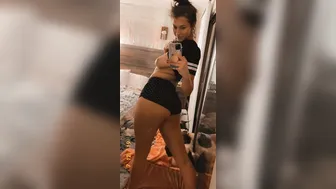 bellarollandx onlyfans beautiful chick jerks off her cunt