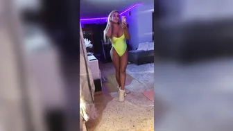 chantelzales onlyfans delicious babe caresses intimate places