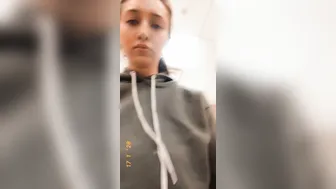 bellarollandx onlyfans lustful lady sucks dick