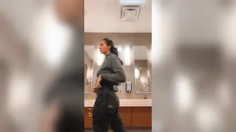 bellarollandx onlyfans lustful lady sucks dick