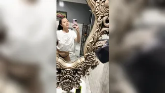 bellarollandx onlyfans dick shows off her shaved cunt