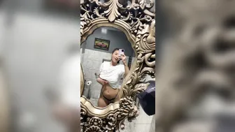 bellarollandx onlyfans dick shows off her shaved cunt