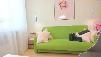 kudetty amazing bitch fucks juicy holes