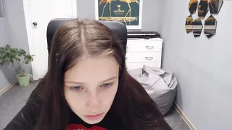 gravityfolz naked babe demonstrates chocolate body