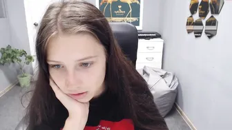 gravityfolz naked babe demonstrates chocolate body