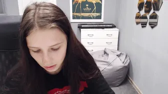 gravityfolz naked babe demonstrates chocolate body