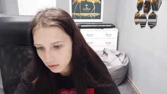 gravityfolz naked babe demonstrates chocolate body