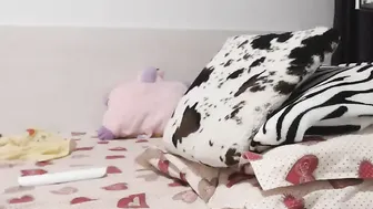 crazy_girl02 exquisite bitch pulls pussy