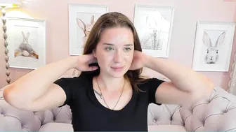 hannahsparrow black-haired babe jerks off her cunt