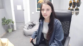 gravityfolz undresses and shows puffy bread