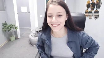 gravityfolz undresses and shows puffy bread