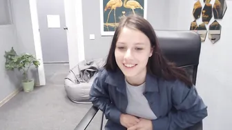 gravityfolz undresses and shows puffy bread