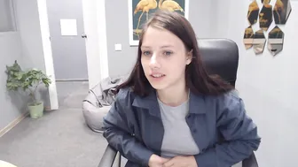 gravityfolz undresses and shows puffy bread