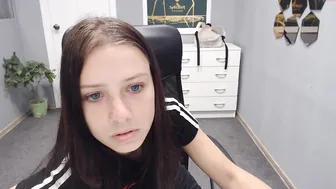 gravityfolz crazy babe posing nude