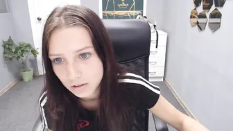 gravityfolz crazy babe posing nude