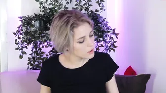 annjoy_ Blonde chick