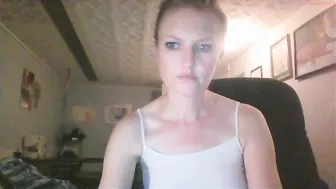 kandi54 sultry slut fucks her pussy