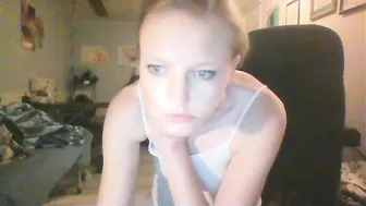 kandi54 sultry slut fucks her pussy