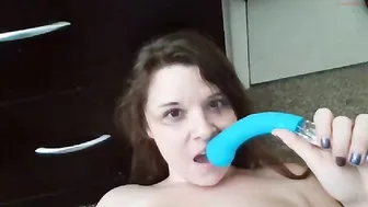 scherizzle mature hottie caresses shaved cunt