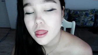 kirra_light adult skin jerks off both holes
