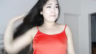 kirra_light busty bitch fucks her shaved pussy