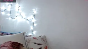 redhead_little luxurious bitch fucks pussy with phallus
