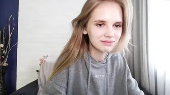 small_lollipop crazy doll sucks penis