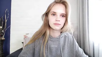 small_lollipop crazy doll sucks penis