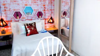 anne_cotton666 slut slut twirling elastic ass