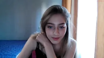 pineapple_rum sexy blonde gently masturbates cunt