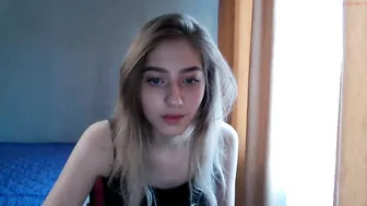 pineapple_rum sexy blonde gently masturbates cunt