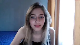 pineapple_rum sexy blonde gently masturbates cunt