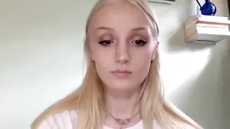 dollydreamz sweet thing masturbates shaved cunt