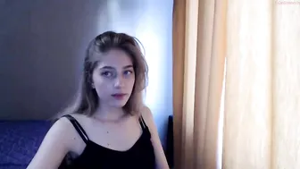 pineapple_rum fucks herself in front of the webcam
