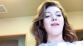 leahwintersxoxo onlyfans blonde chick relish fucks the cap