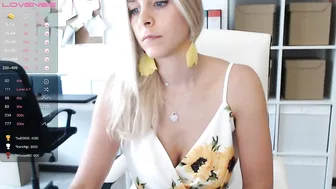 tiffany925 gorgeous babe furiously fucks pussy