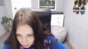 gravityfolz gorgeous young lady shows off her legs