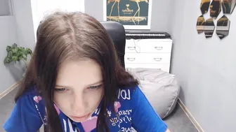 gravityfolz gorgeous young lady shows off her legs