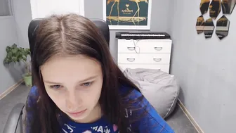 gravityfolz gorgeous young lady shows off her legs