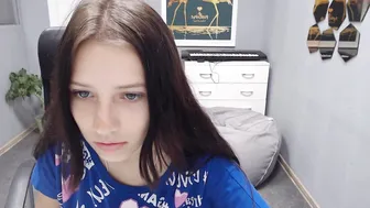 gravityfolz gorgeous young lady shows off her legs