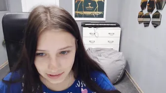 gravityfolz gorgeous young lady shows off her legs