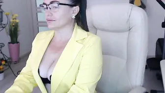 vika7333 showed pussy on the street