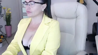 vika7333 showed pussy on the street