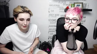 bunnyelise attractive blonde fucking herself with fingers