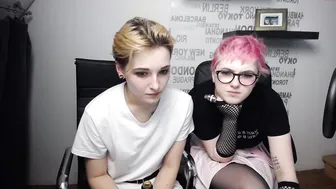 bunnyelise attractive blonde fucking herself with fingers