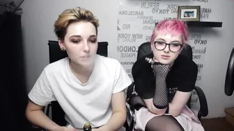 bunnyelise attractive blonde fucking herself with fingers