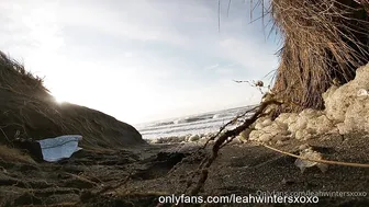 leahwintersxoxo onlyfans sweet chick fucks both holes